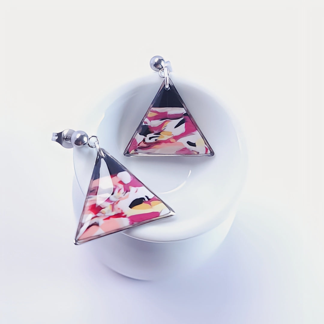 Triangle Abstrait Fuchsia