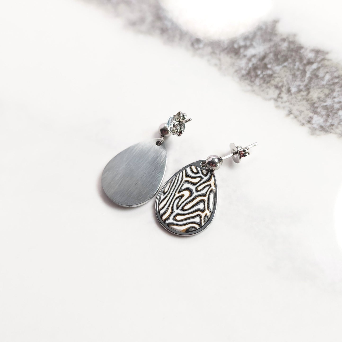 SIGNATURE Earrings – Graphic Drop