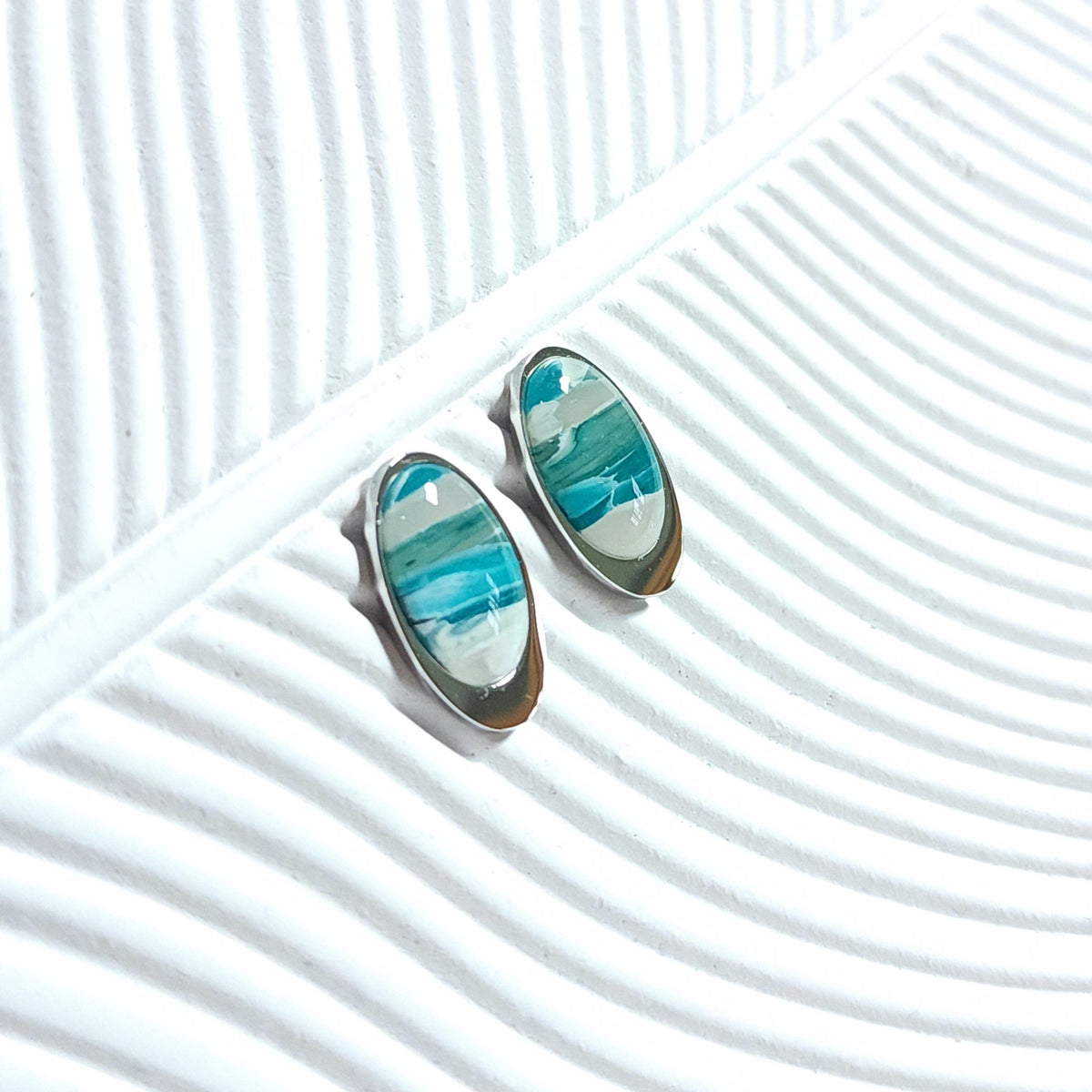 MINERAL Stud Earrings – Ovaline Coral & White