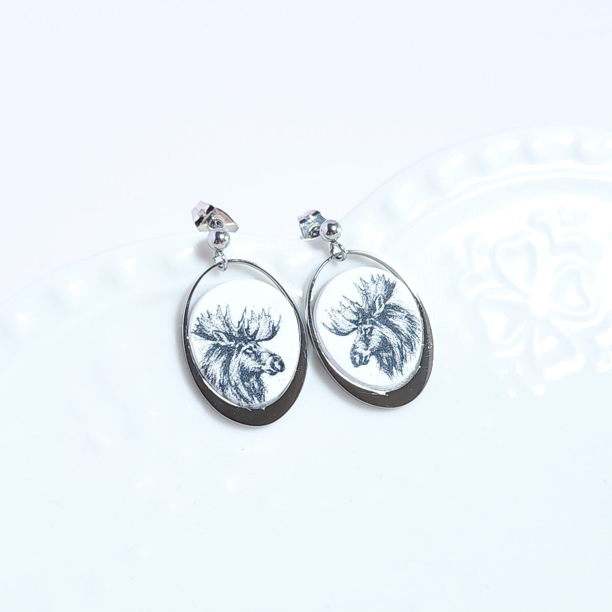 CANADA Earrings – Ovalune Black & White Moose