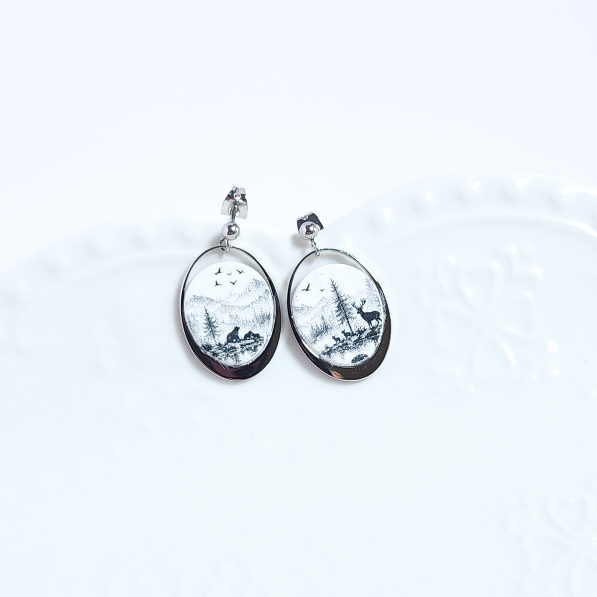 CANADA Earrings – Ovalune Black & White Landscape