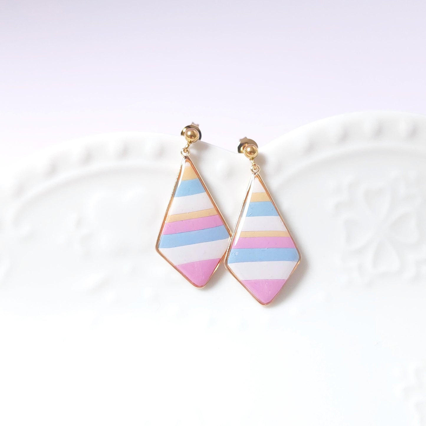 Boucles KAMPSOS – Rayures Pastel Or