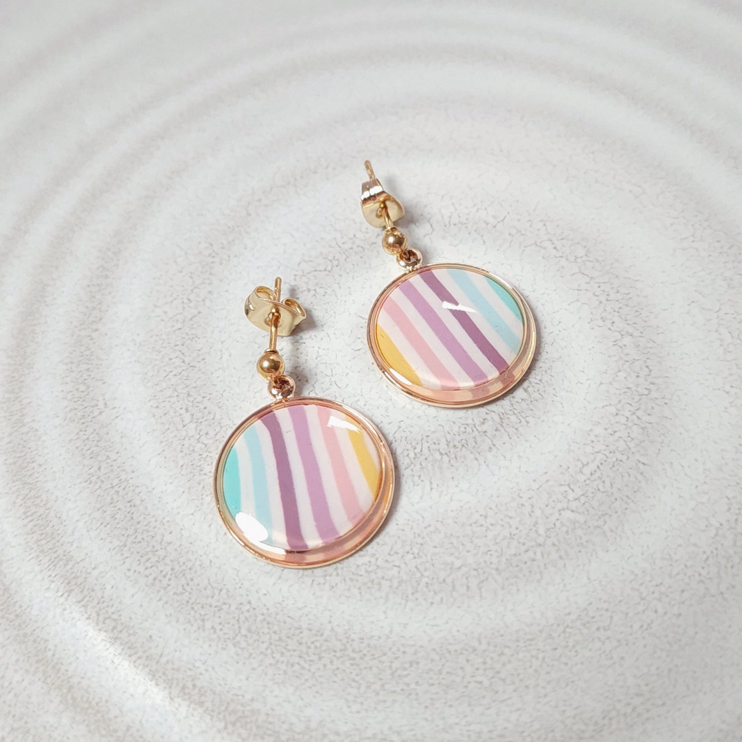 Boucles KAMPSOS – Rayures Pastel Or