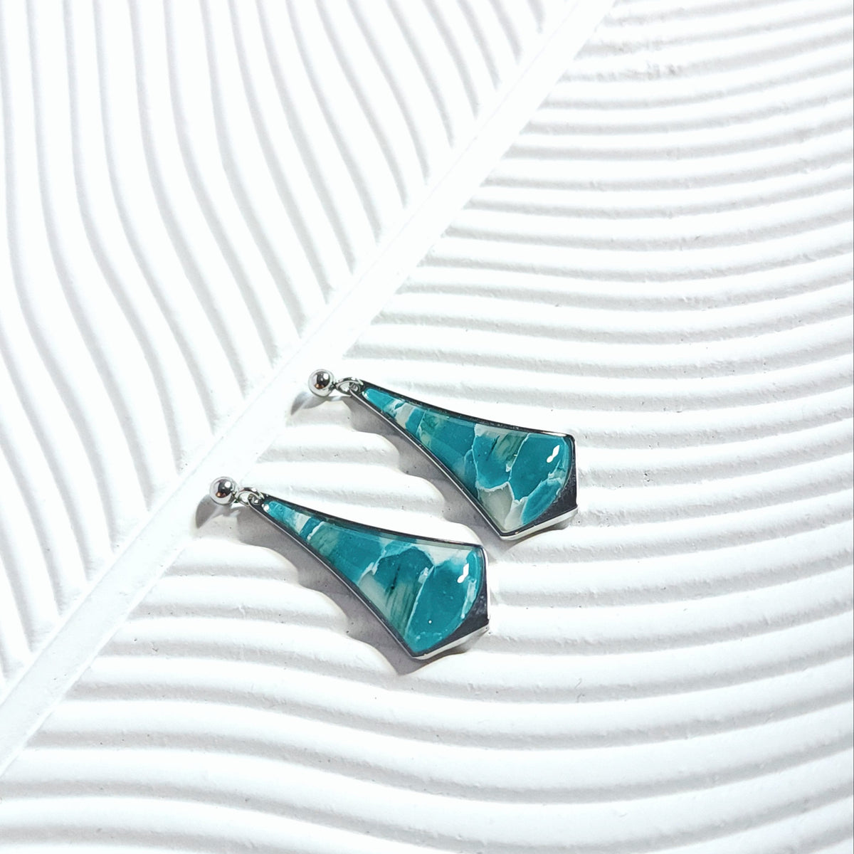 MINERAL Earrings – Élantria Turquoise & White