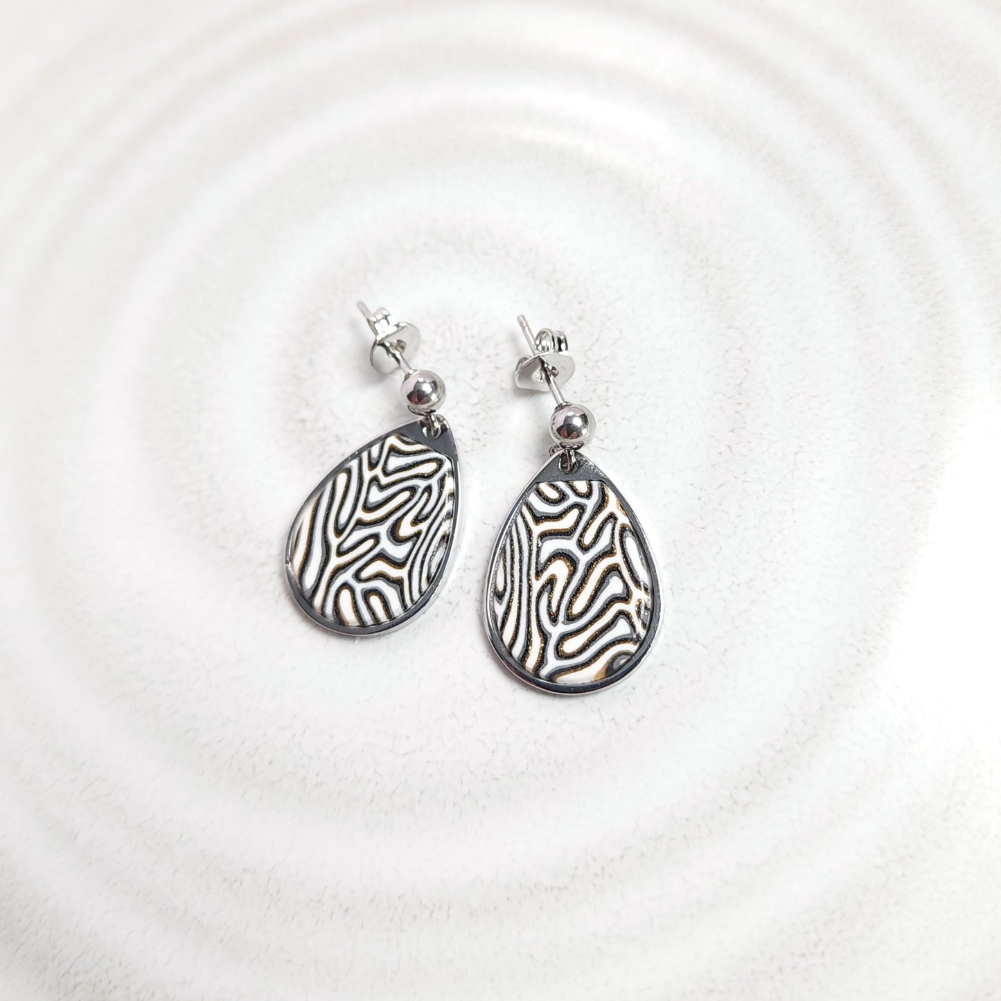SIGNATURE Earrings – Graphic Drop