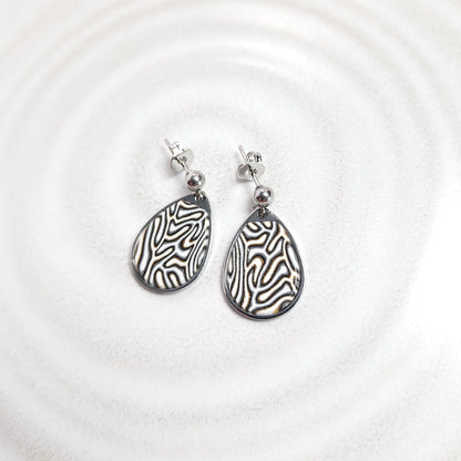 SIGNATURE Earrings – Graphic Drop